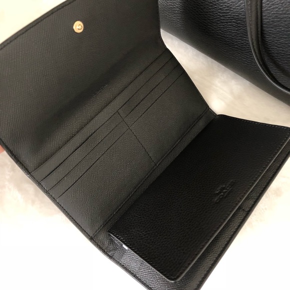 Coach Sets 2 Piece - Picture 2 of 6